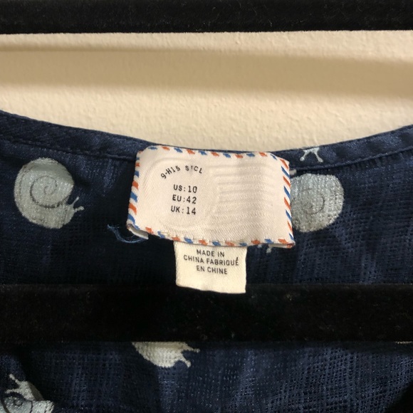 Anthropologie Navy blue snail print silk sleeveless top blouse. Size 10 | large - Picture 3 of 3